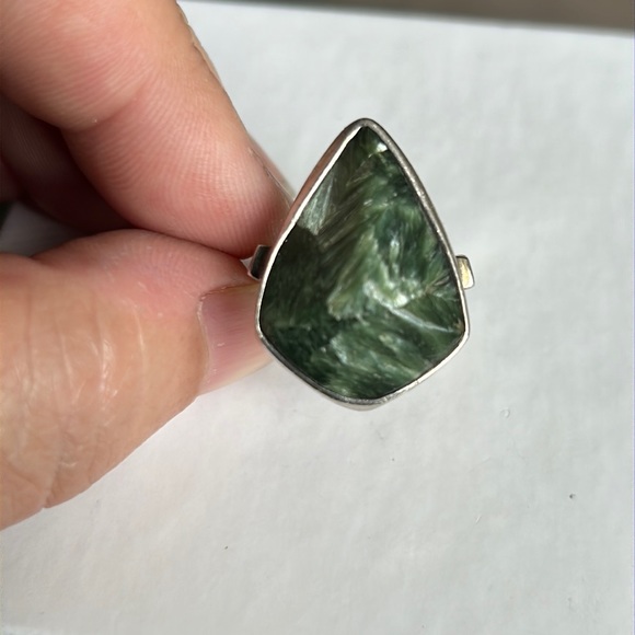 🎉HP🎉 Large 925 sterling silver ring with green seraphinite gemstone - Picture 2 of 7